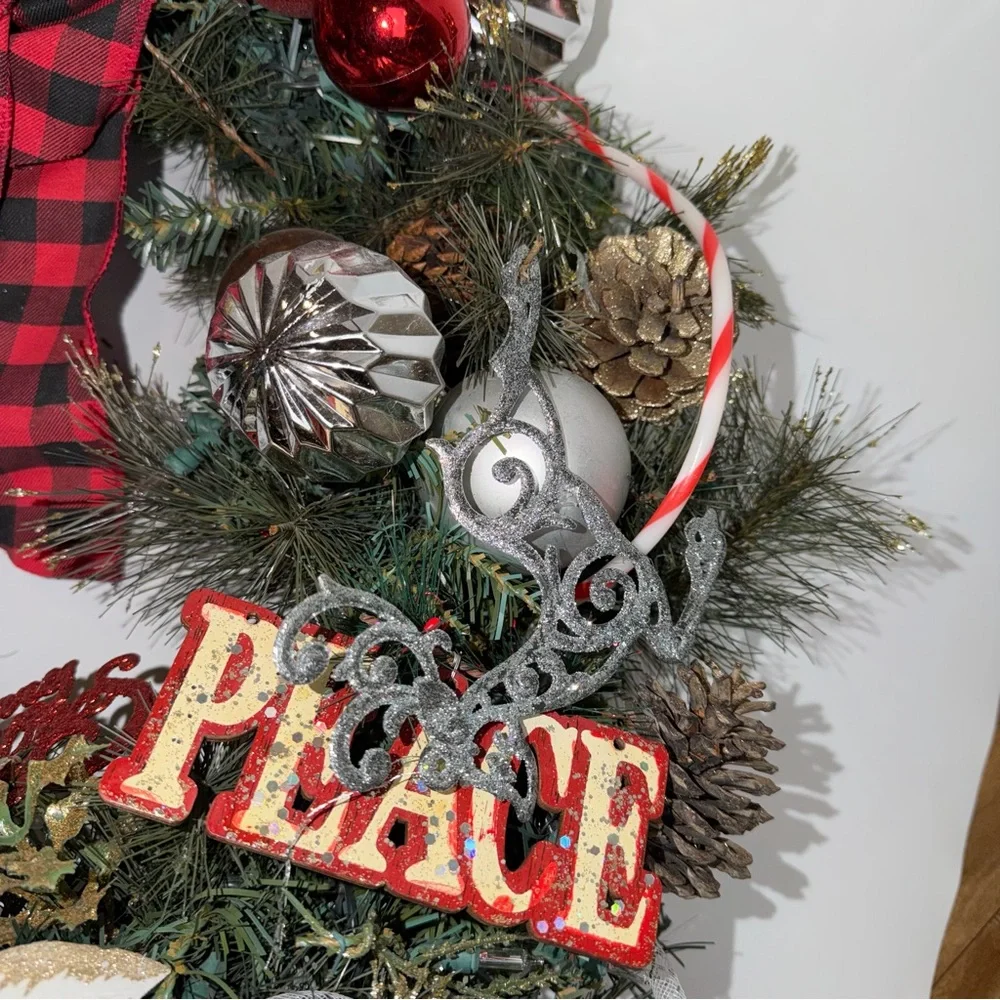 Festive Holiday Wreath with Gold and Red Accents
